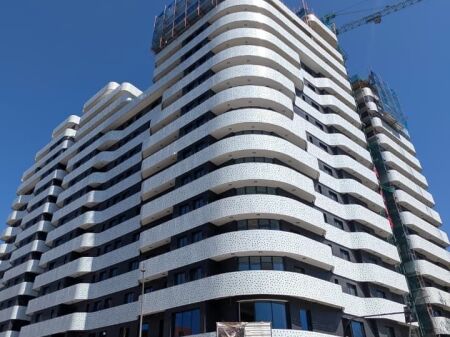 Shitet apartament 2+1+2 në Corner Residence