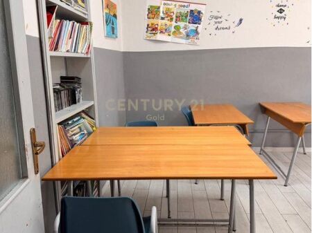 Jepet me qira Apartament 3+1 ne zonen me te kerkuar te tiranes. Ish Blloku , prane sheshit Willson