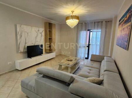 Shitet Apartament 2+1 pranë Markatës së Fruta-Perimeve , Durres !!