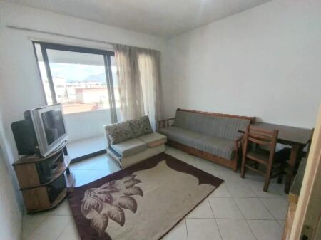 Jepet Me Qera Apartament 1+1+1 Ballkon
