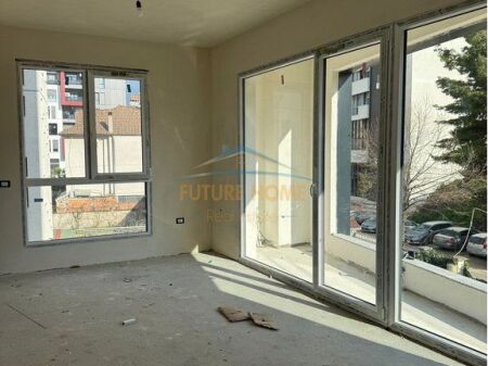 Shitet apartament 2+1+2 prane Fushes se Alidemit