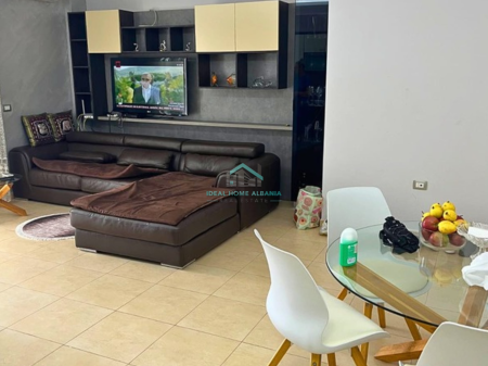 APARTAMENT 2+1 ME QERA – LUNGOMARE, VLORË