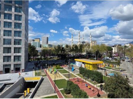 JEPET AMBIENT PER ZYRA ME QIRA TEK RRUGA ELBASANIT!!!