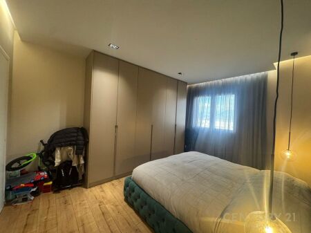 Shitet apartament 2+1+2 në fillim të Kodrës së Diellit,