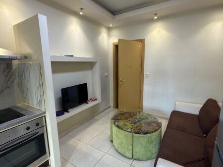 Jepet me qera apartament 1+1 tek Ish Parku (përballë Square 21)
