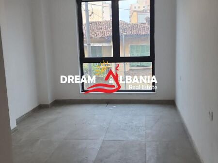 Locale Commerciale in Affitto tra Via Myslym Shyri e Via Kavaja (ID 42611421)