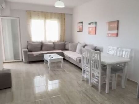 Apartament me qera 1+1