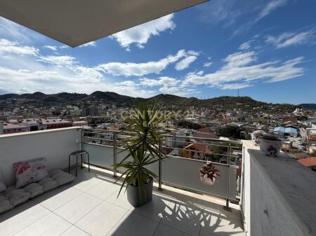 Shitet apartament 3+1 me parkim në Golden Park 3.