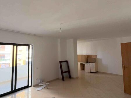 SHITET 2+1+2 me 2 Ballkone 150.000€  📍Markata Durres