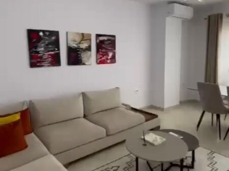 Jepet apartment 2+1 me qira tek Vasil Shanto!