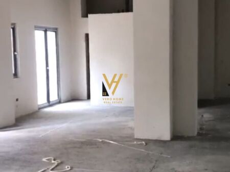 JEPET ZYRE 153 M2 ME QERA TE RRUGA E SALES 3.000 EURO