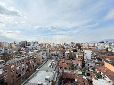 Shitet, Apartament 2+1, Pazari i Ri, Prane Zyres se Punes, Tiranë.