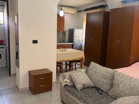 Jepet me qira garsoniere te Komuna e Parisit!