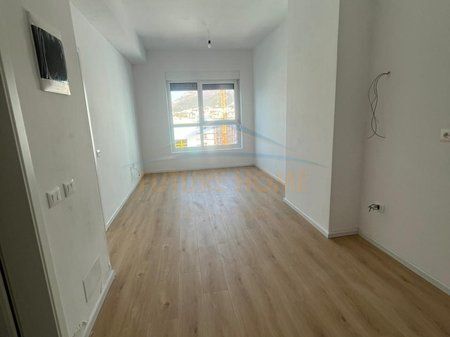 In vendita, Appartamento 1+1, Complesso Kadiu, Tirana