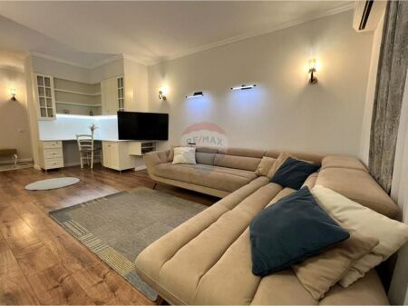 Apartament 3+1 per qira, prane Eleonores!