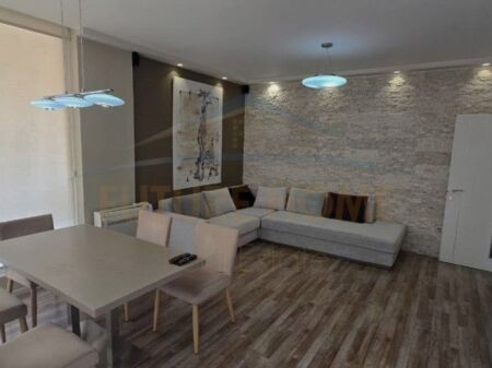 Shitet, Apartament 2+1+2, Blloku i Vilave Selitë, Tiranë
