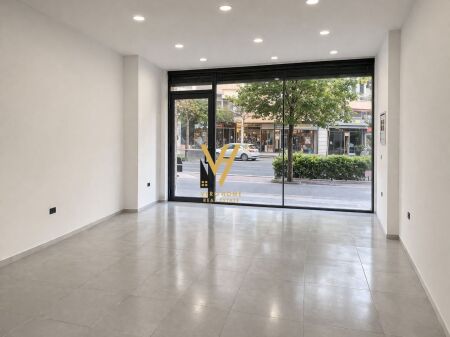 SHOP 35 M2 FOR RENT AT PAZARI I RI 45,000 LEKE