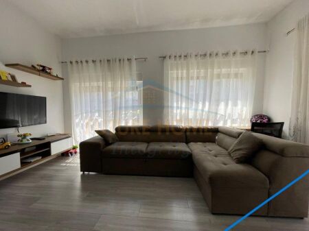 OKAZION  Shitet, Apartament 2+1+2 , Kompleksi Mangalem, Tiranë.