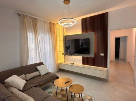APARTAMENT ME QERA 2+1+2 PAZARI I RI 1.000 EURO FH-67779