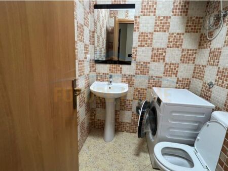 Shitet, Apartament 2+1+2, Stacioni i Trenit, Tiranë