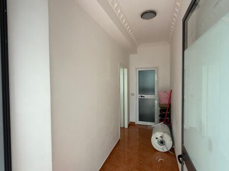 Jepet me qira garsoniere Yzberisht