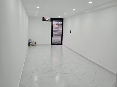 Okazion,dyqan te ish nisheraku,48 m2,95 mije euro