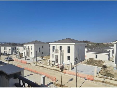 VILLA SUL LAGO DI ROLLING HILLS!