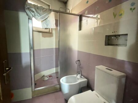 SHITET Apartament 2+1+2  📍 Liqeni i Thatë, Kompleksi Kolombo