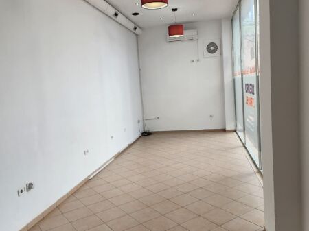 DYQAN me Qira: 📍 Bulevardi i ri fiks te Ministria e Drejtësisë - ose Zëri Popullit Tiranë - Kt.1 - 55 m2 - 620€/Muaj NETO 🔥