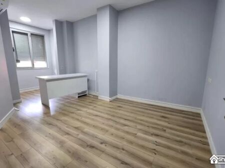 🤩Shitet : 2+1+2🚾 & Ballkon Gjigand!! 📍( Myslym Shyri - Mulliri Vjetër/Rr. Islam Alla) 400m nga Sheshi Skëndërbe 122m², Kati 4, Orientim Lindje, Çmimi 297.000€ ✨️