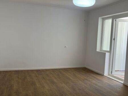 Apartament 1+1 në shitje – Rruga Todi Shkurti, pranë Ish Tregut Elektrik, Tiranë