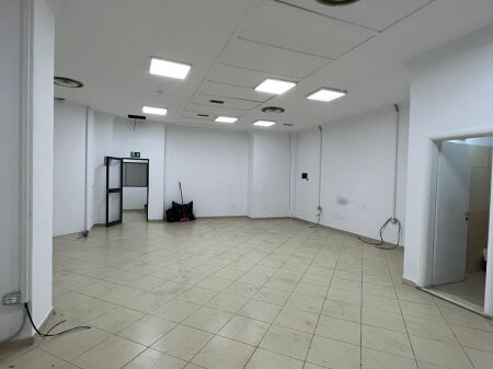 Jepet me Qira Ambient për Zyra / Klinika – Rruga e Kavajës