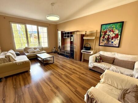 3-storey villa for sale in Sauk!