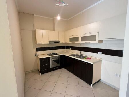 Apartament Ne Shitje 1+1 Tek Komuna e Parisit (ID B110563) Tirane