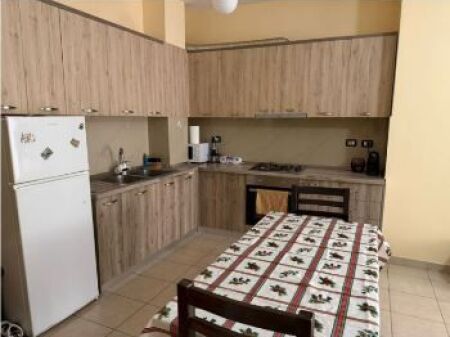 Liqeni i thate, jepet me qera apartament 2+1+2