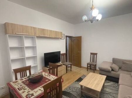 Affittasi 1+1 al Pazari i Ri, vicino a Optika Roma