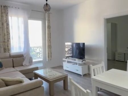Jepet me Qira Apartament 2+1+2 tualete Kamez