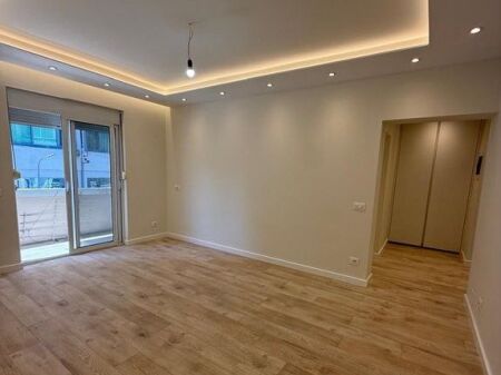 Apartament 3+1 Me Qira , Rruga Barrikadave