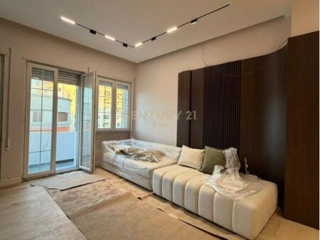 SHITET APARTAMENT 2+1 | 128m² + 148m² VERANDE | NE QENDER TE DURRESIT!