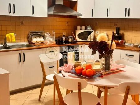 Qera | Apartament 2 + 1 | Rruga e Kavajës | 700 €/muaj