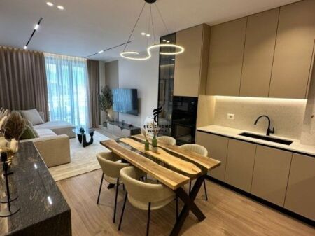 VENDESI APPARTAMENTO 2+1+2 MINE PEZA 38.500.000 LEKE FH-68206