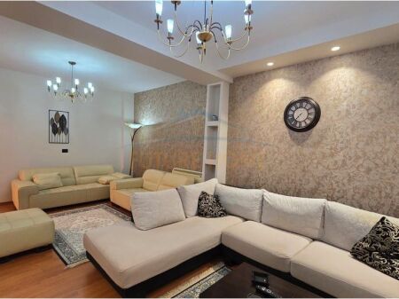 Shitet,Apartament 3+1+3 , Lagjia 29 Nentori, Fier.