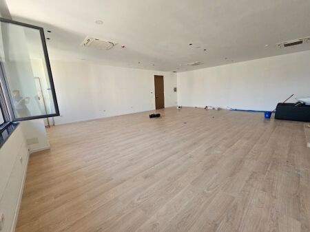 🏢 Locale in Affitto – Complesso Delijorgji