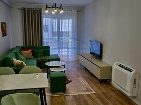 Affitto, Appartamento 1+1+Posto Auto, Complesso E-88, Tirana.