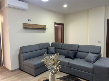 🏡 SHTËPI ME QIRA – RRUGA E KAVAJËS (PËRBALLË DELIJORGJIT)  