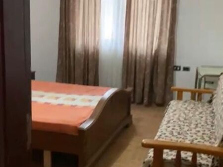 Garsoniere me qera - Rruga Kavajes, prane Globe, rruga Stavri Themeli