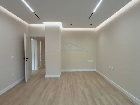 Qera, Ambient 2+1+2+ Post Parkimi, Coin, Tirane