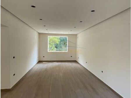 In vendita, Appartamento 2+1, Oxhaku, Tirane
