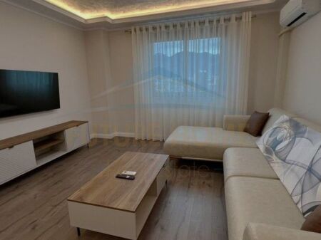 Shitet, Apartament 2+1+2, Stacioni i Trenit, Tiranë