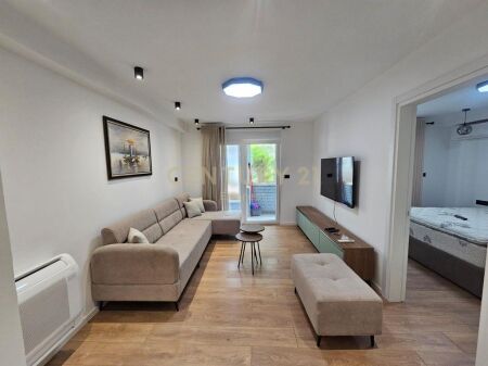 KOMISARIATI NR.4 - APARTAMENT 1+1 PER QIRA